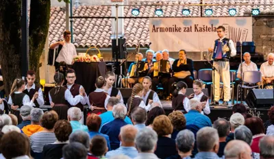 Armonike zad Kaštela