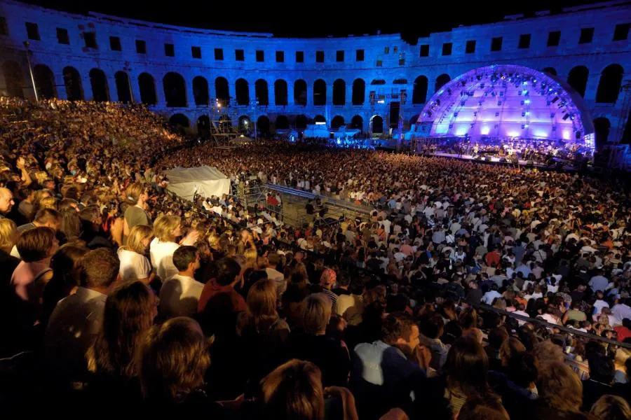 BSH Amphitheatre Pula: Black Coffee