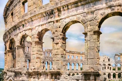 BSH Amphitheatre Pula: Black Coffee