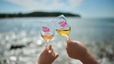 Wine & walk by the sea