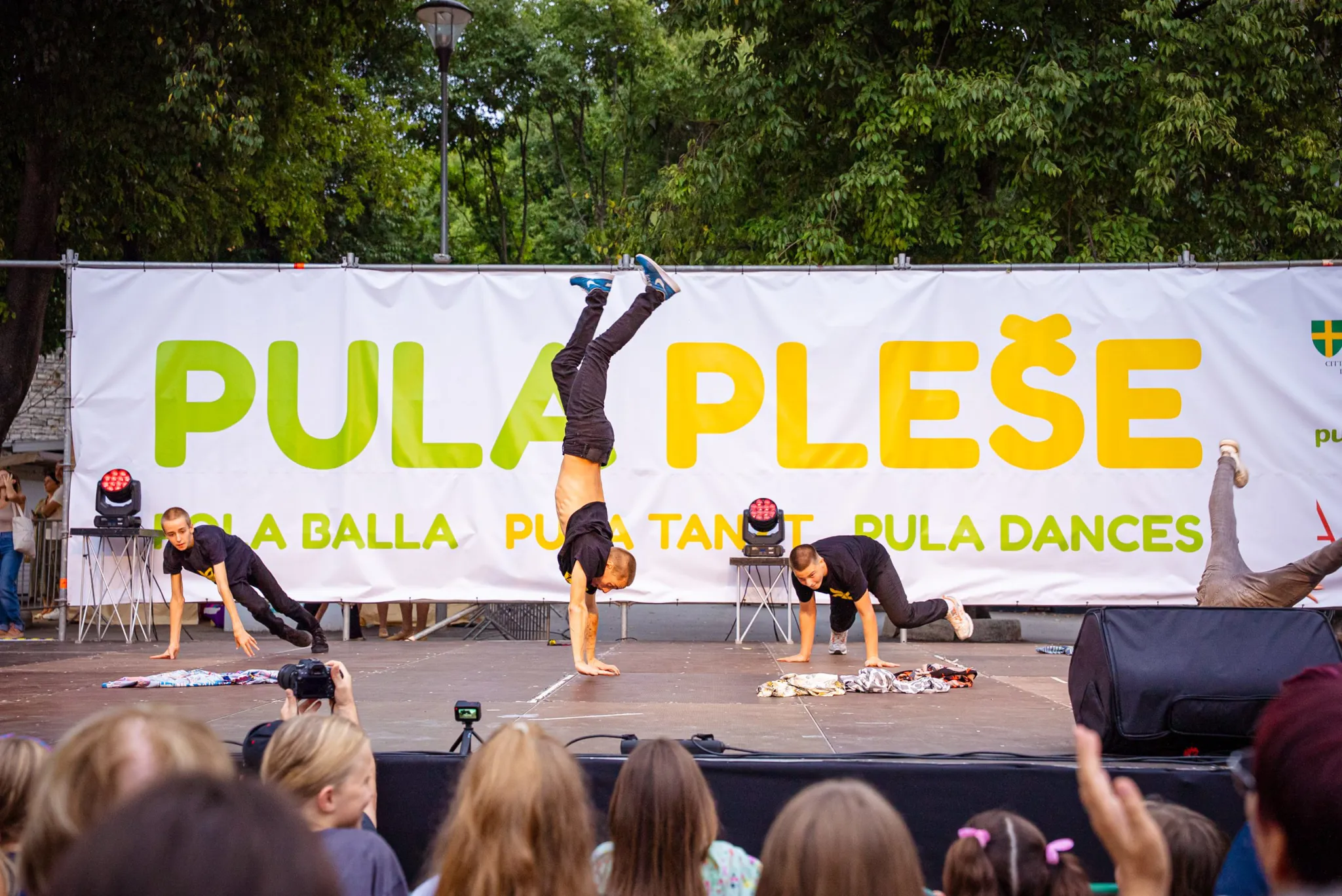 Pula pleše