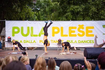 Pula pleše