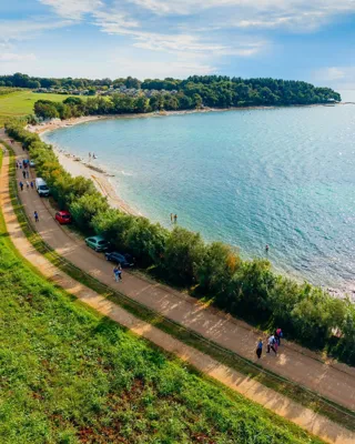 Wine & Walk by the Sea