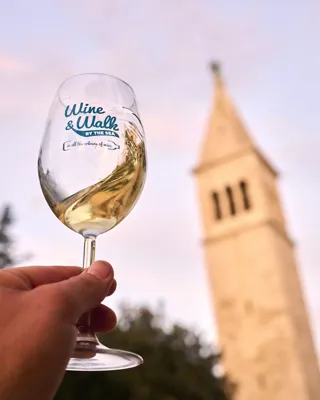 Wine & Walk by the Sea